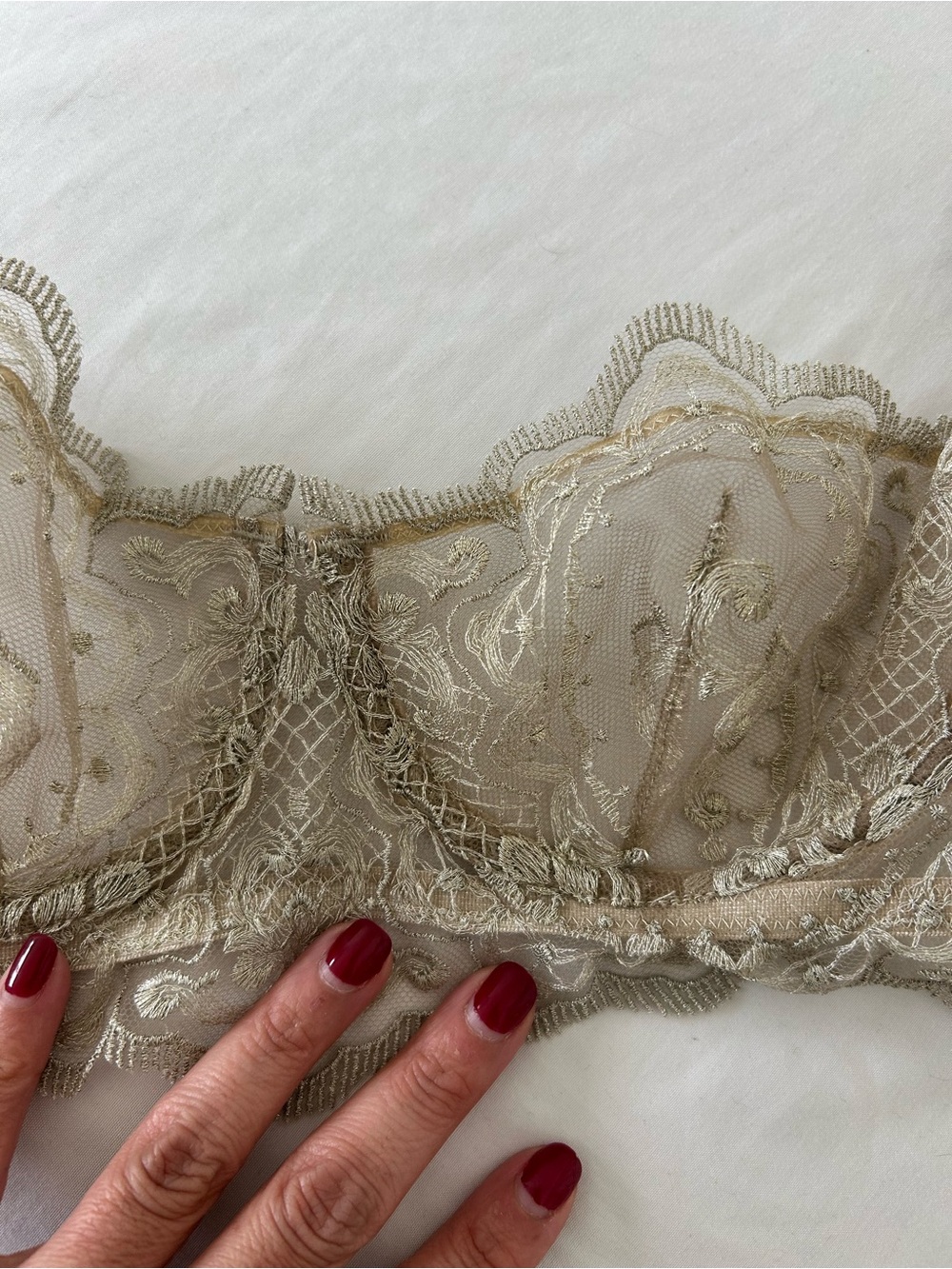 $320 I.D. Sarrieri Women's  Floral Embroidered bra
